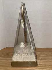 Beverly Clark Collection White Satin Flower With Gold Wedding Pen Set. NEW