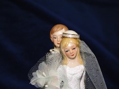 NEW BEAUTIFUL HAND PAINTED BRIDE & GROOM FIGURINE COUPLE