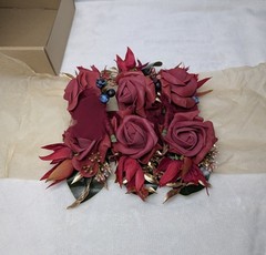 ANSOFI Artificial Floral Red Rose with Gold Leaf Corsage / Boutonniere Set of 6