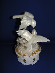 New Elegant Handmade Wedding Kissing Love Birds Cake topper with Gold decor