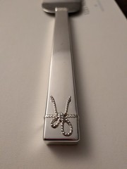 LOVE KNOTS BY VERA WANG CAKE KNIFE, AND SERVER SET GIFT BOX INCLUDED PREOWNED