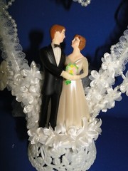 New Elegant Bride & Groom Wedding Cake Top with lacey beaded heart #146