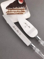 Elegantly Engraved Mr & Mrs Wedding Cake Knife Set – Timeless Silver Classic