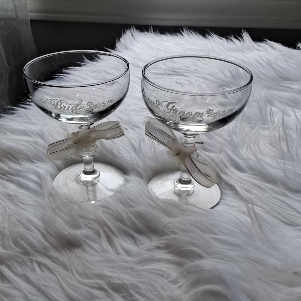 Bride and Groom Wedding Champagne Glasses with Ribbon Decoration Set of 2