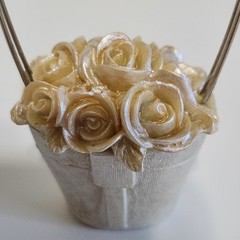 12 Off-White Roses In Basket Place Card Holders, Resin 3.75×1.5″ EUC