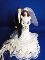 New Vintage Wilton Petite «Romance» Wedding Cake Top, black tux, 104-942