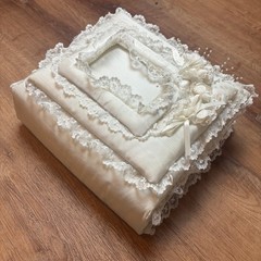 VINTAGE 1980’S WHITE PADDED HANDMADE WEDDING ALBUM LACE PEARL BEADS FLORAL