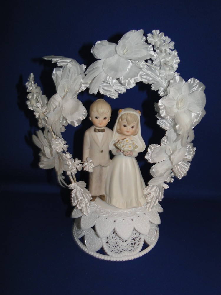 New Orchid Cascade Wedding Cake Top, «Lefton» adorable couple #420