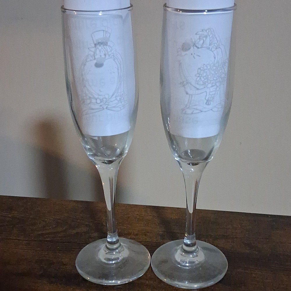 Warner Bros. Looney Tunes Wedded Bliss Wedding Champagne Flutes Set of 2 Mint