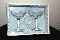 BRIDE & GROOM toasting Treasure Moments 1973 champagne goblets in box EUC