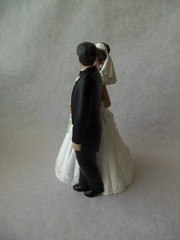 Vtg Wilton Wedding Couple Cake Topper! DARK HAIR! SLIGHTLY OLDER COUPLE! 5″