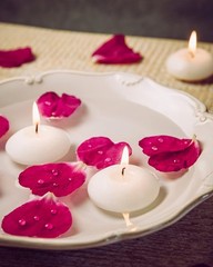 100 Qunclay 1.65″ Floating Unscented Dripless Candles for Wedding Decor