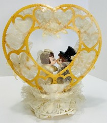 Vintage 1980 Coast Novelty Wedding Cake Topper Kissing Bride Groom Heart Decor
