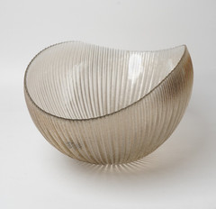 Murano Style Ribbed Taupe Art Glass Folded Shell Bowl 17″ Centerpiece