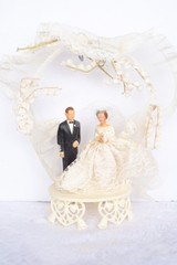 1950s Vtg Hartland Plastics Bride/Groom 10″ Wedding Cake Topper & Bridesmaid (R)
