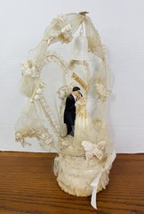 VTG BRIDE GROOM 1950s WEDDING CAKE TOPPER White Lace Bell MCM Light Marriage