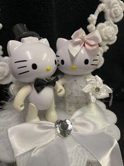 Hello Kitty & Daniel Sweet Cat Your Heart Wedding cake topper Bride Groom top