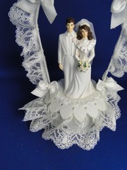New Vintage Wilton Petite «Lace Trellis» Wedding CakeTop, white tux, 104-937