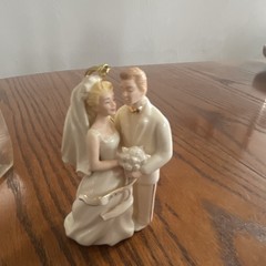 Lenox 2004 Bride & Groom Porcelain Wedding Cake Topper Figurine White/Gold