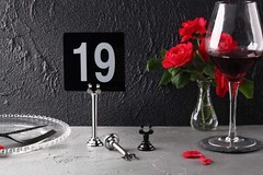New Star Foodservice 23084 1-100 Double Side Plastic Table Numbers, 4″ x 4″