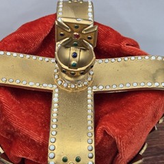 VTG INFANT OF PRAGUE Crown Hat Cake Topper Wilton #748 Plastic & Red Velvet