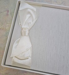 CR Gibson Wedding Guest Book Space for 600 Entries Ivory With Bow NEW White