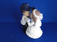 New Dallas Cowboys Kissing Bride & Groom Wedding Cake Top figurine with cap