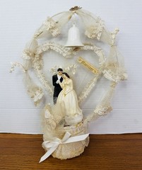 VTG BRIDE GROOM 1950s WEDDING CAKE TOPPER White Lace Bell MCM Light Marriage