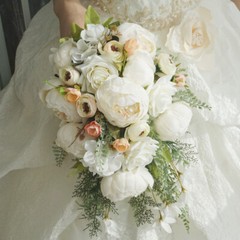 New High-end Simulation Bride Holding Flowers Wedding Photo Waterfall Bouquet