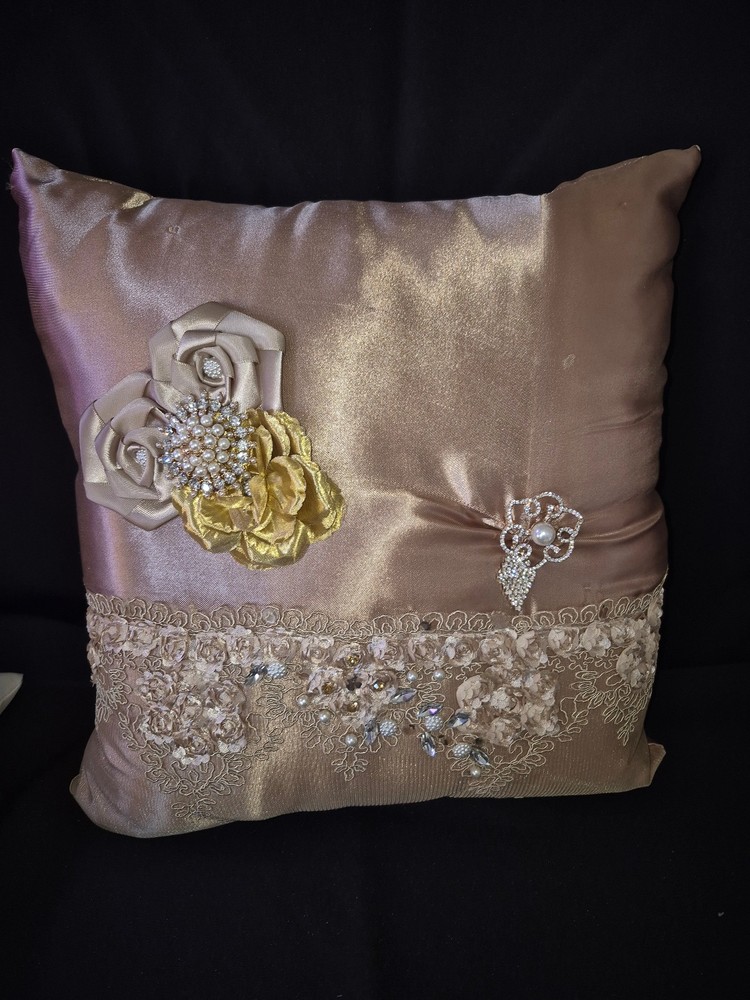 Quinceanera Kneeling pillow dark champagne – cojin para quinceanera