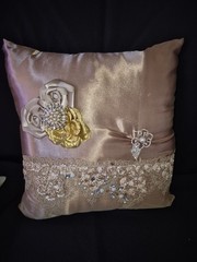 Quinceanera Kneeling pillow dark champagne – cojin para quinceanera