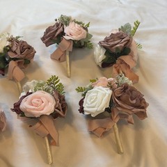 LING’S MOMENTS Bridesmaid Bouquet, Dusty Rose, Gold Accents￼