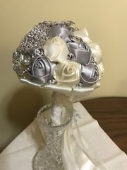 29 WHITE & SILVER SILK ROSES BRIDE WEDDING BOUQUET WITH FUAX DIAMONDS & PEARS