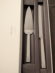 LOVE KNOTS BY VERA WANG CAKE KNIFE, AND SERVER SET GIFT BOX INCLUDED PREOWNED