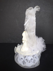 Precious Moments 10″ Wedding Cake Topper White Heart Beads Flowers Tulle Accents
