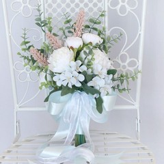 Romantic Bride Holding Bouquets Decoration Artificial Flower Wedding Bouquets