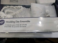 Wilton Wedding Knife/Cake, Ring Pillow, Flower Bsk,2 Garters,Guest Bk/Pen,Patels