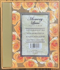 Memory Lane ~ «Roses» ~ Photo Album in Gift Box ~ 30 4X6 Inch Plastic Sleeves
