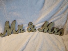 «Mr & Mrs» Gold Sparkle 3 Pc Wedding Sign Set