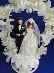 New Vintage Wilton Petite «Moonlit Show» , black tux Wedding CakeTop, 104-6239
