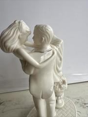 New LENOX Fine Bone China Wedding Promises Coll SWEPT AWAY 9 1/2″h Cake Topper