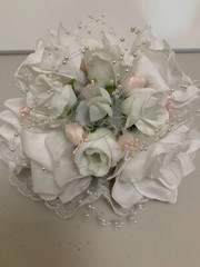 BOUQUET WHITE ROSE FLOWERS PINK ACCENTS WEDDDING BRIDE BRIDESMAID FLOWER GIRL