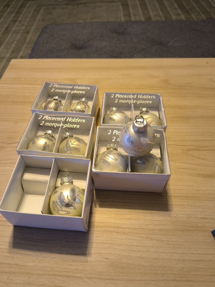Christmas Ball Ornament Place Card Photo Holders Set of 10 Pearlized White Shiny