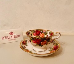 Royal Albert Old Country Roses Cup and Saucer: Avon Shape Bone China