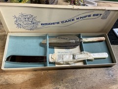 Vintage Kirk Matz Sheffield Bride’s Stainless Steel Cake Knife Set in box, pearl