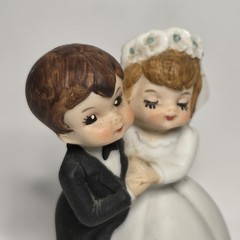 Vintage 1960s Lefton Porcelain Bride and Groom Figurine 3.5″ Wedding Cake Topper