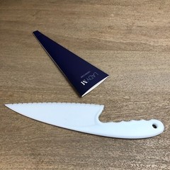 Lady M Cake Patisserie Knive – Premium Plastic Serrated -New with Paper Sheath