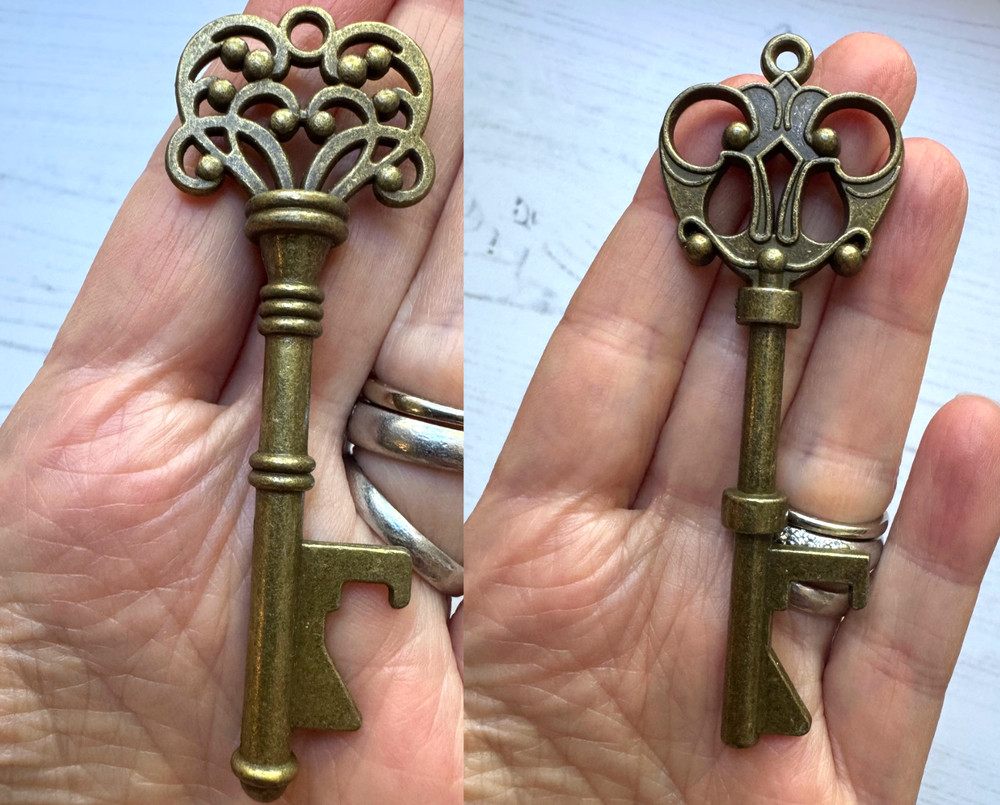 8Pcs Antiqued Brass Skeleton Key Bottle Openers Wedding Favor NOS Craft Jewelry