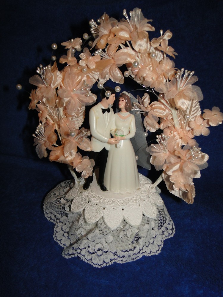 New Vintage Wilton MOONLIT SNOW Peach Wedding Cake Top, White Coat # 114-206