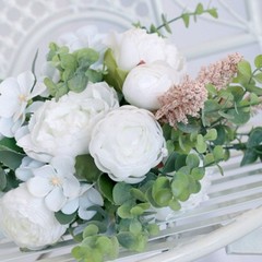 Romantic Bride Holding Bouquets Decoration Artificial Flower Wedding Bouquets